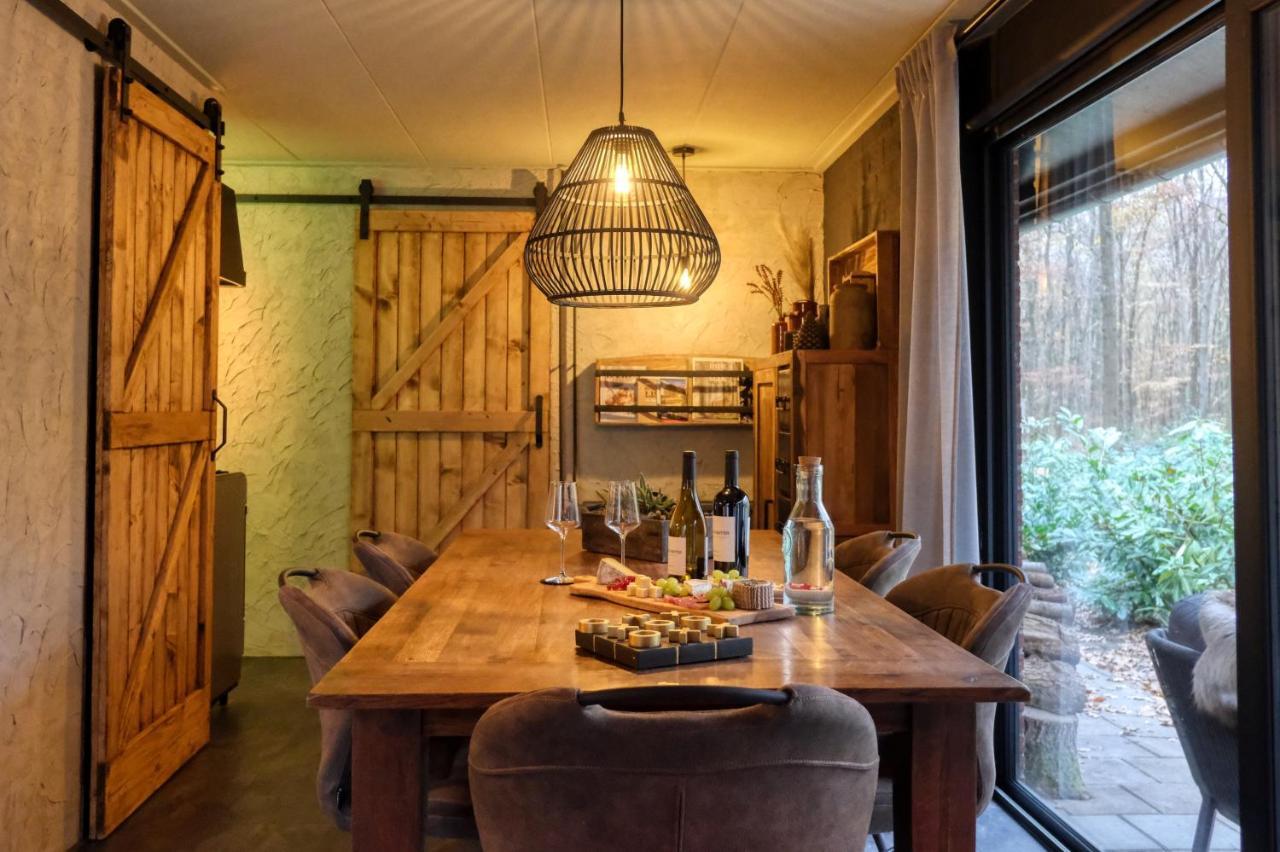 Lodge In Een Bosrijke Omgeving Met Hottub & Sauna Opt Rheezerveen Eksteriør bilde