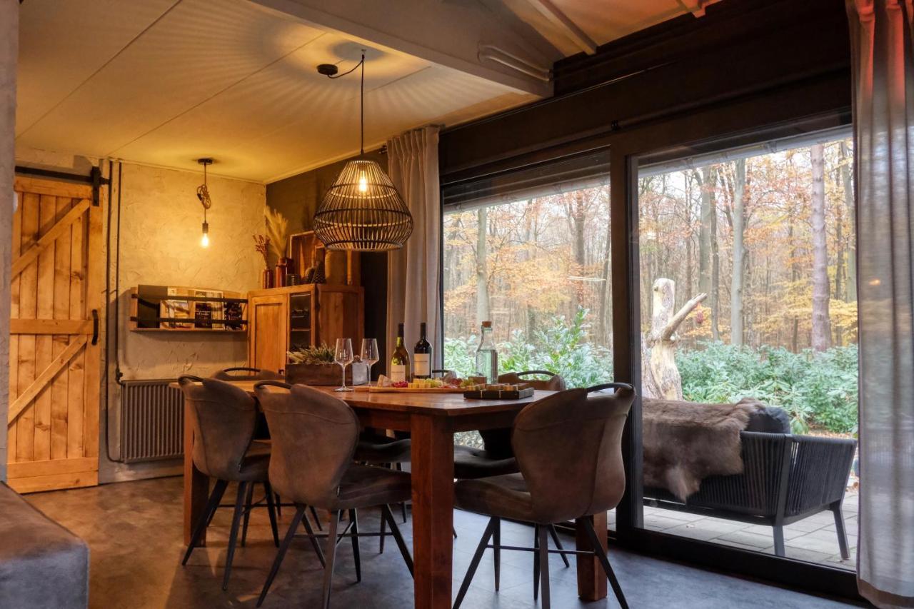 Lodge In Een Bosrijke Omgeving Met Hottub & Sauna Opt Rheezerveen Eksteriør bilde