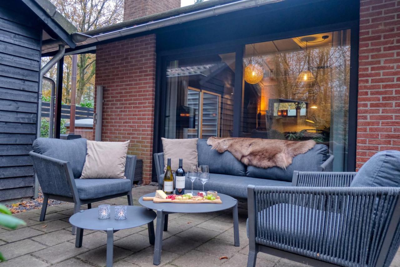 Lodge In Een Bosrijke Omgeving Met Hottub & Sauna Opt Rheezerveen Eksteriør bilde