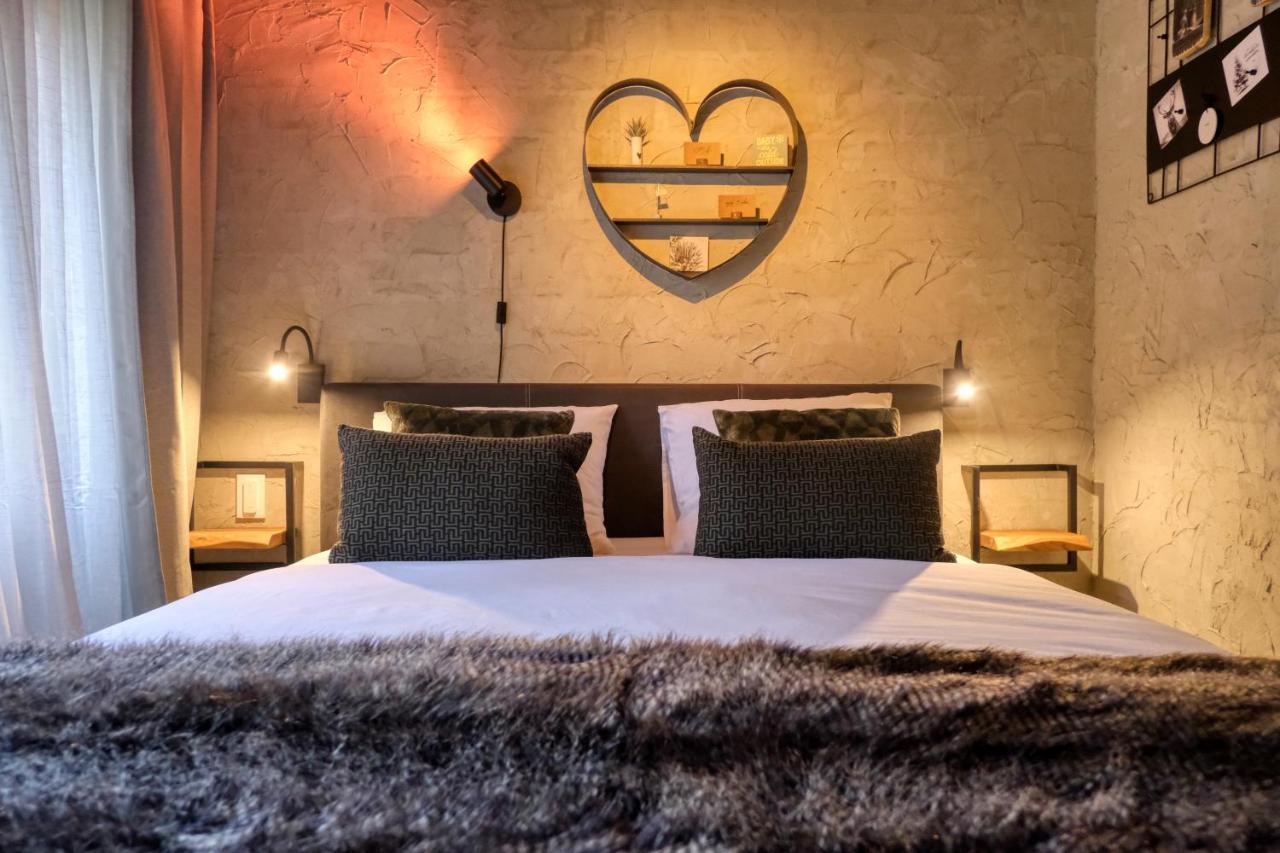 Lodge In Een Bosrijke Omgeving Met Hottub & Sauna Opt Rheezerveen Eksteriør bilde