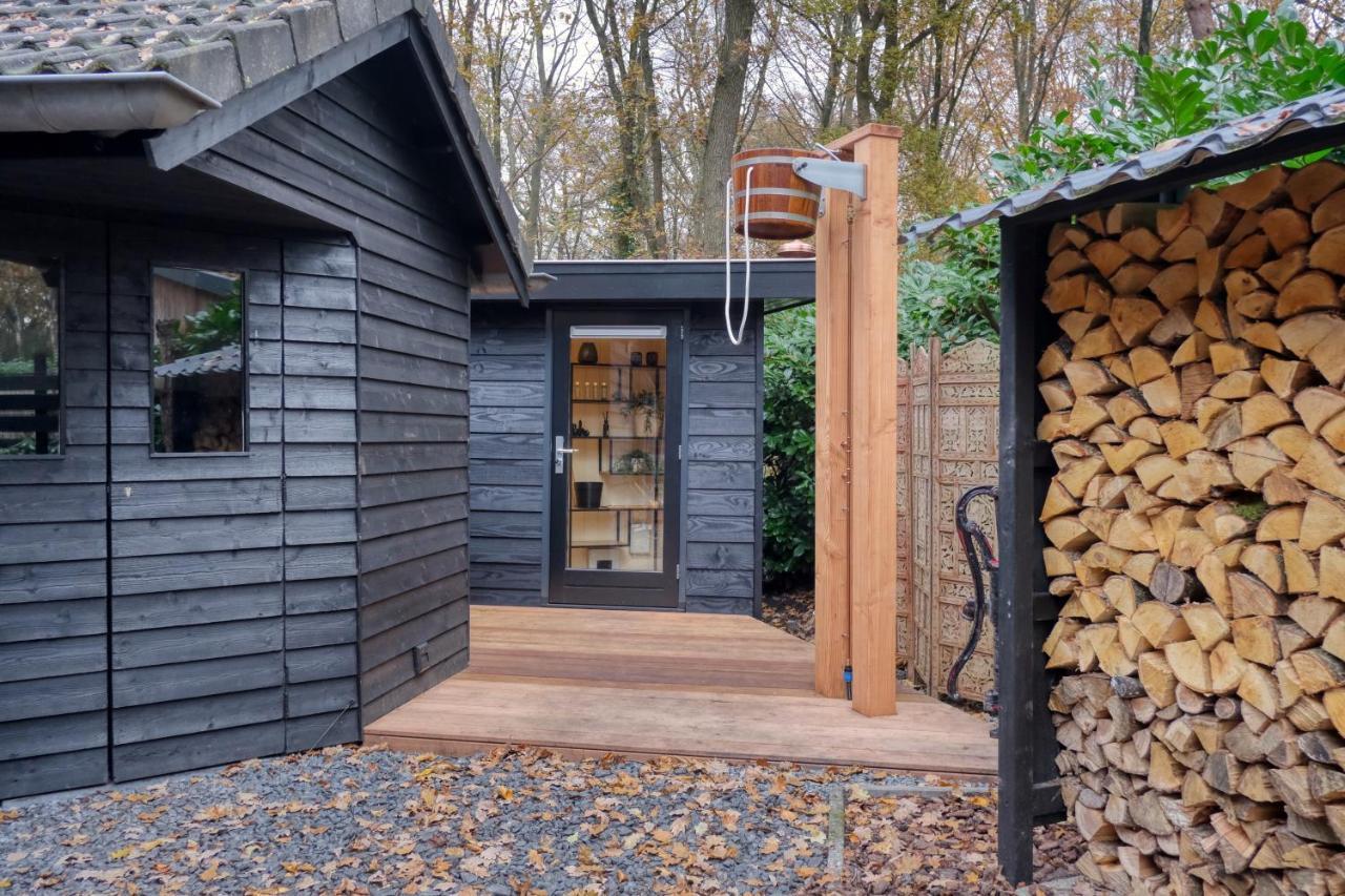 Lodge In Een Bosrijke Omgeving Met Hottub & Sauna Opt Rheezerveen Eksteriør bilde