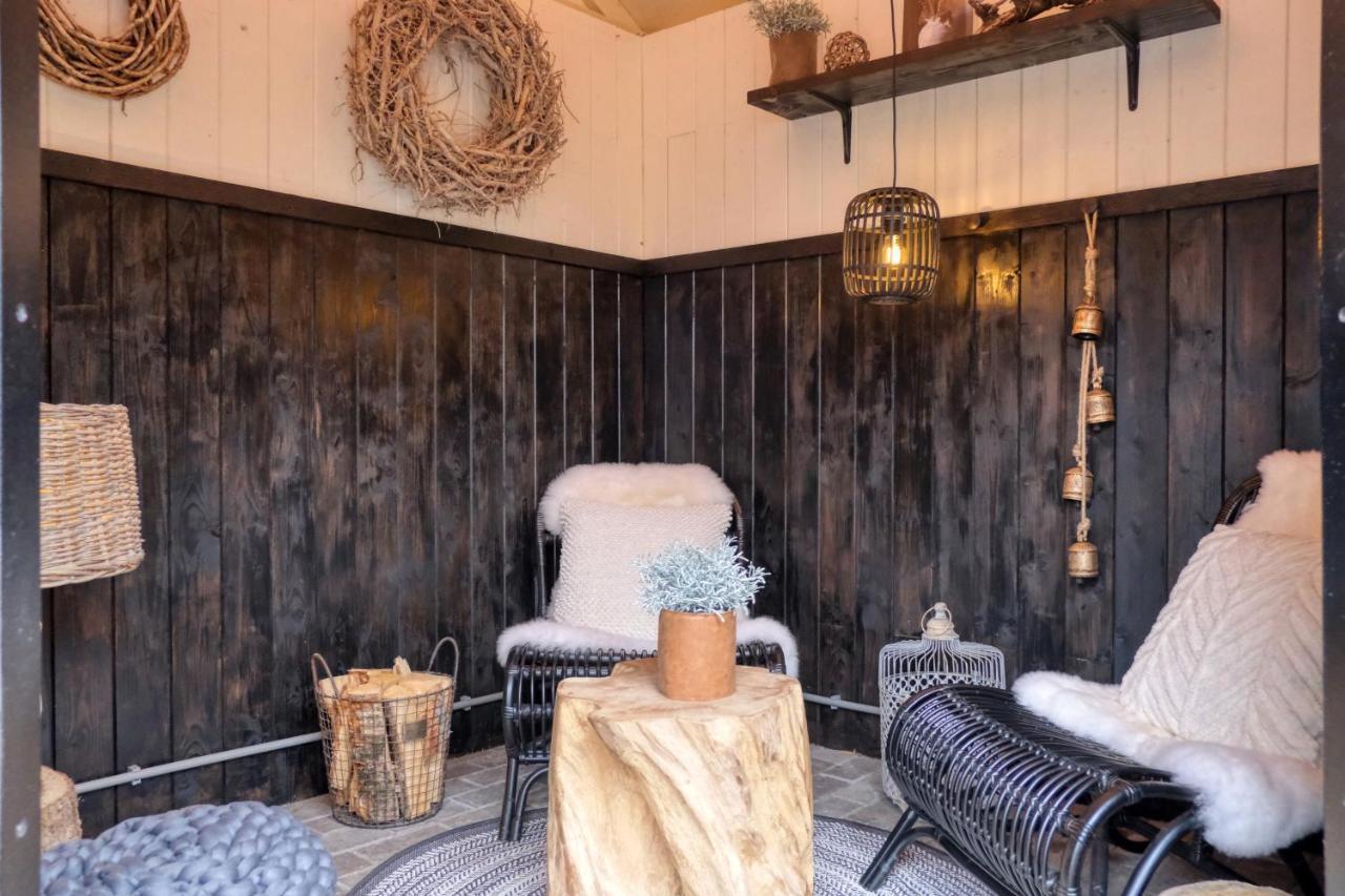 Lodge In Een Bosrijke Omgeving Met Hottub & Sauna Opt Rheezerveen Eksteriør bilde
