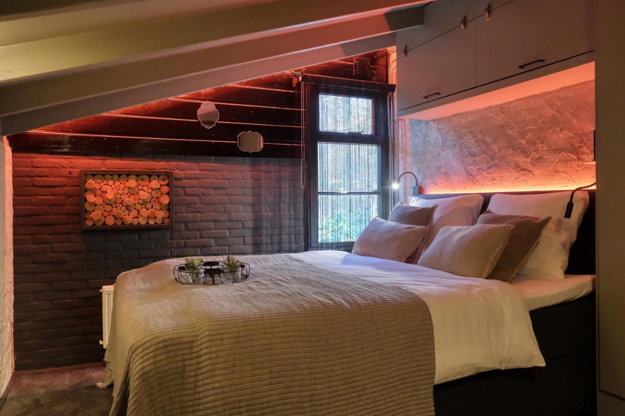 Lodge In Een Bosrijke Omgeving Met Hottub & Sauna Opt Rheezerveen Eksteriør bilde
